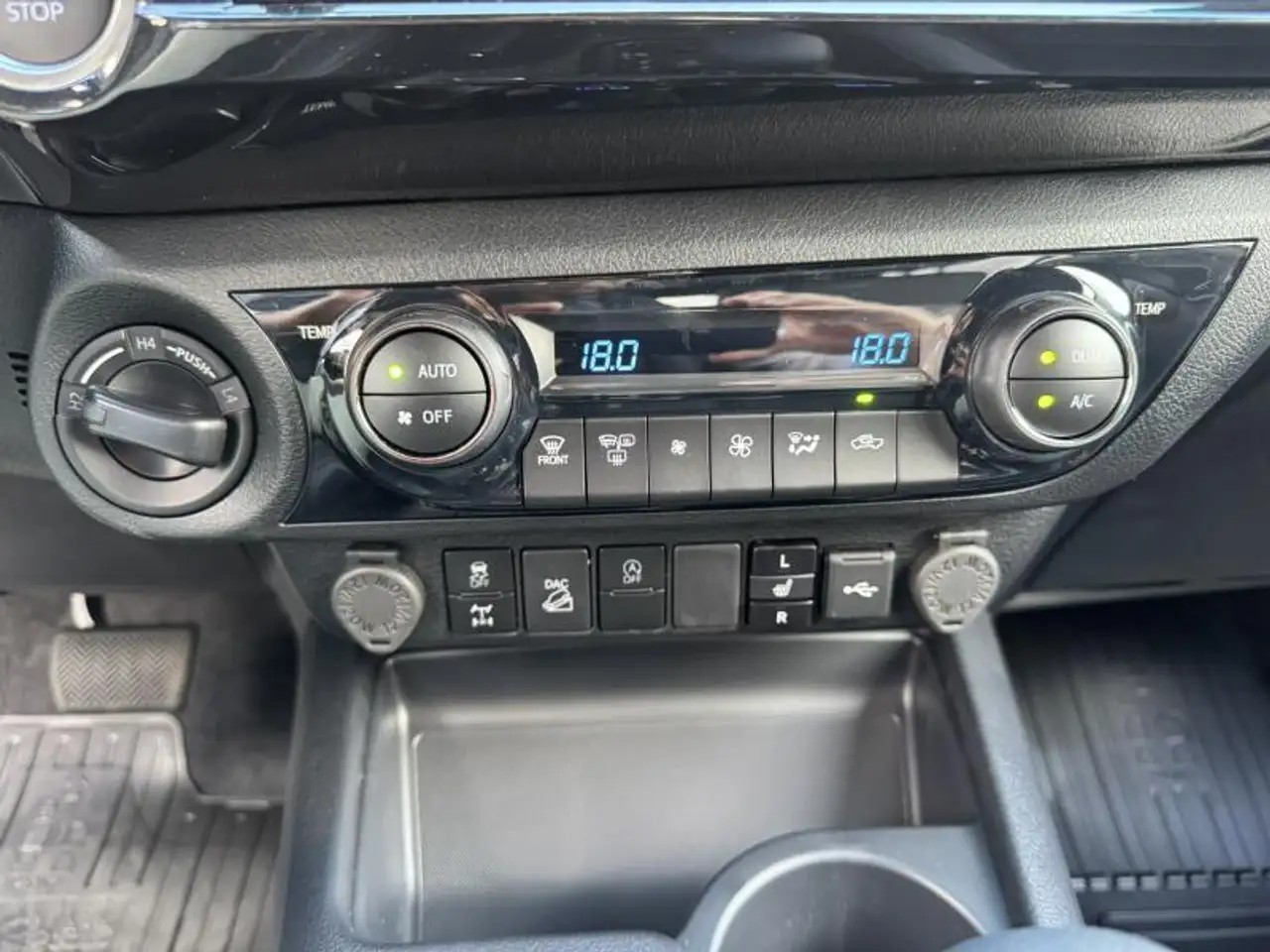 Toyota Hilux 2.8L Diesel MHEV 6AT Invincible NEUF !, миниатюра 27