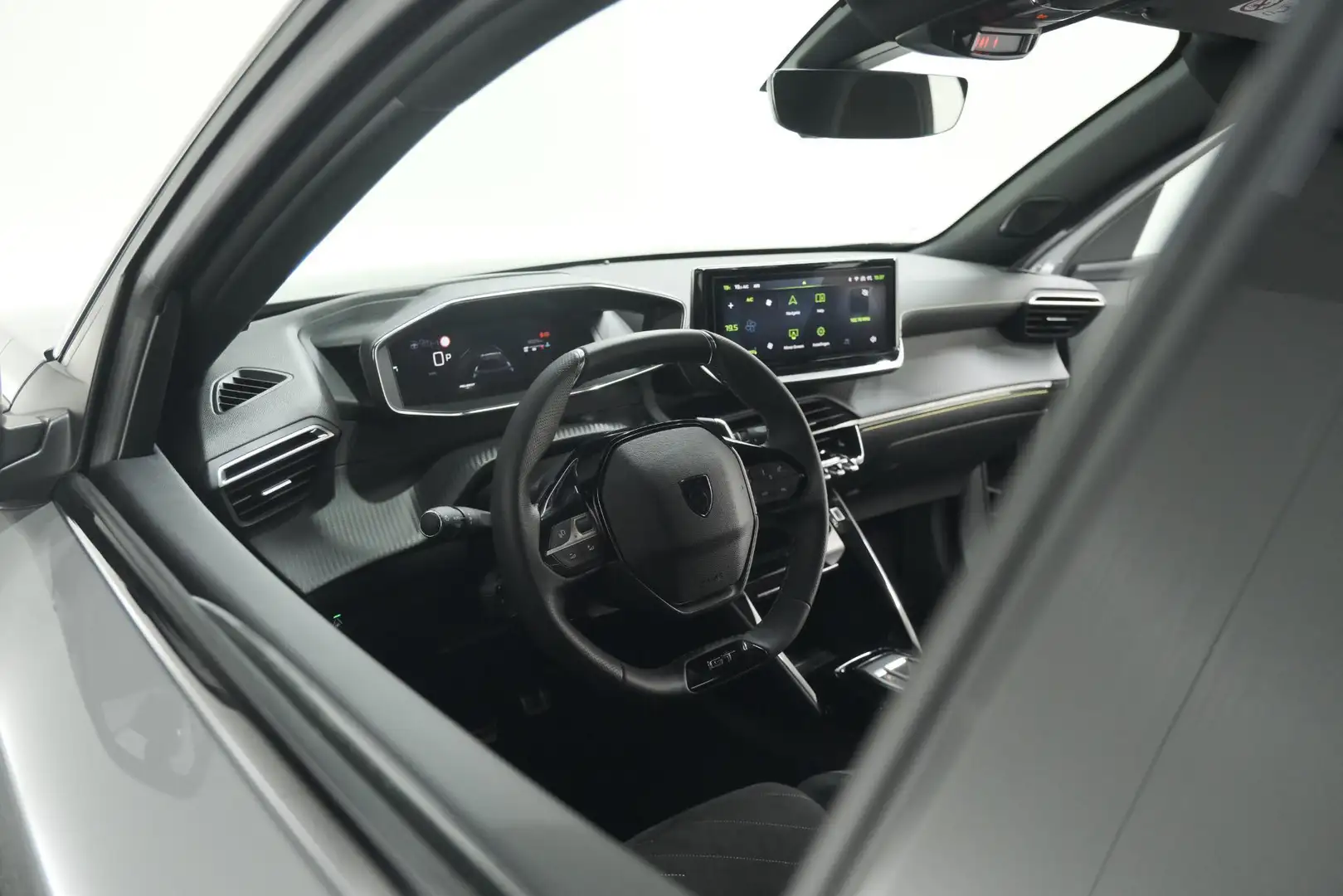 Peugeot 2008 PureTech 130 EAT8 GT | 360 Camera | Stoelmassage | Grijs - 2