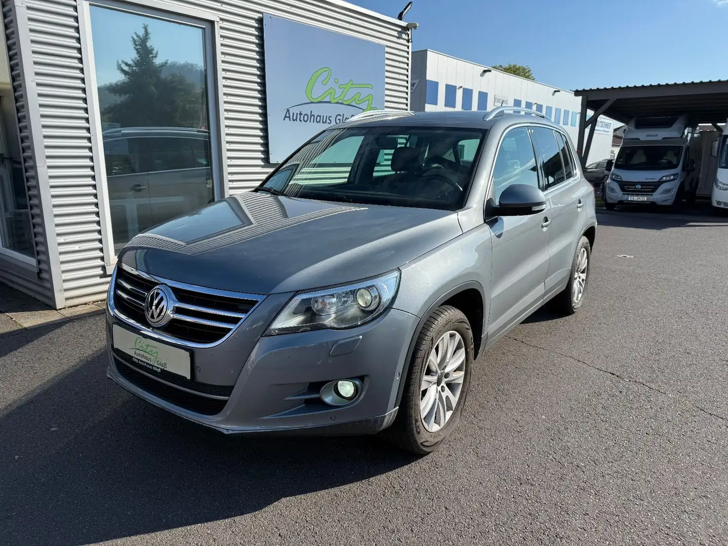 Volkswagen Tiguan Sport & Style 4Motion+AHK+PDC+Xenon+DSG Grau - 1