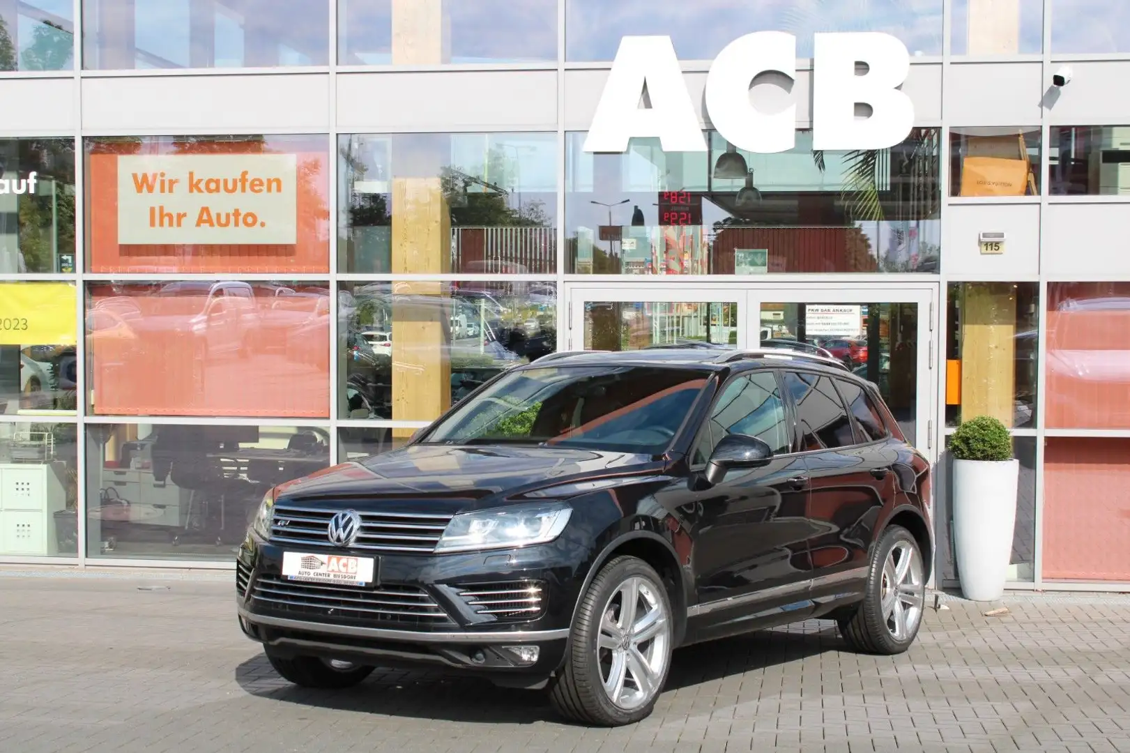 Volkswagen Touareg TDI R-Line ACC Pano DynA. Nappa AHK 21" Noir - 1