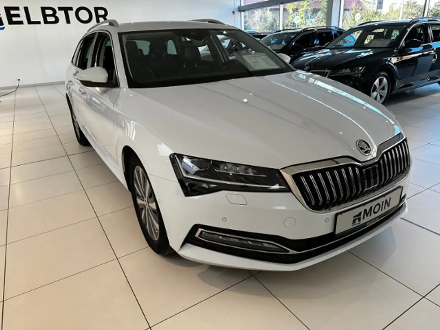 Skoda Superb Combi 2.0 TDI DSG Navi AHK RFK Wit - 2