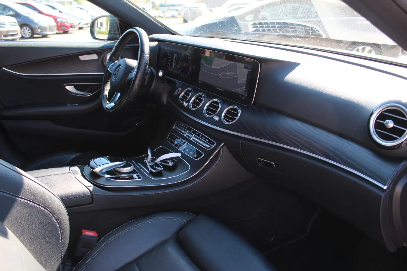 Mercedes-Benz E 400 4Matic T*AVANTGARDE*Head-Up*Multibeam LED* Schwarz - 2