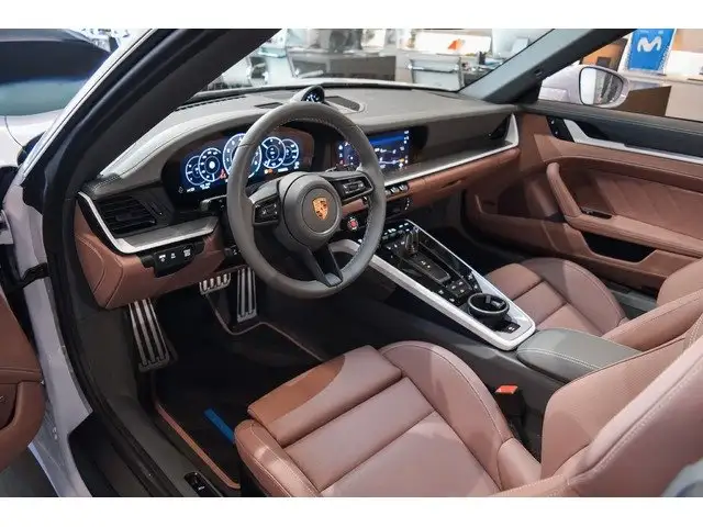 Porsche 911 view 5