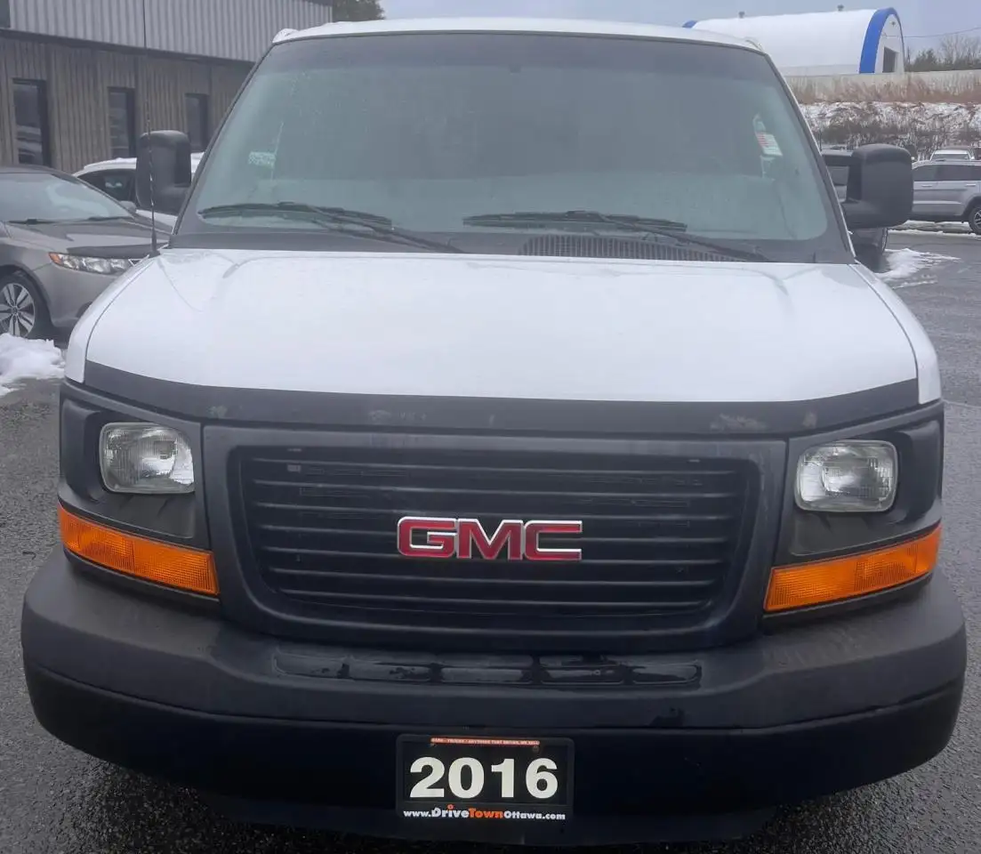 GMC Savana снимка GMC Savana