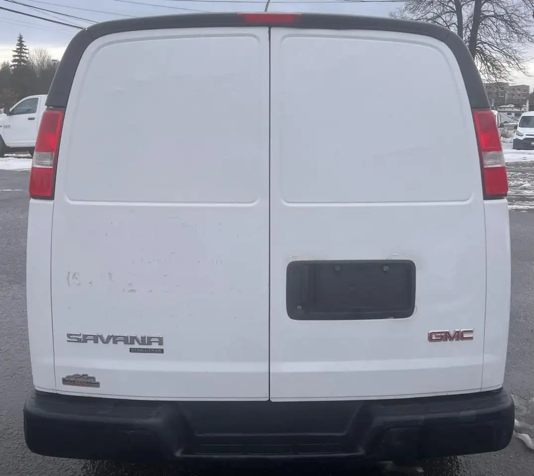 GMC Savana снимка GMC Savana