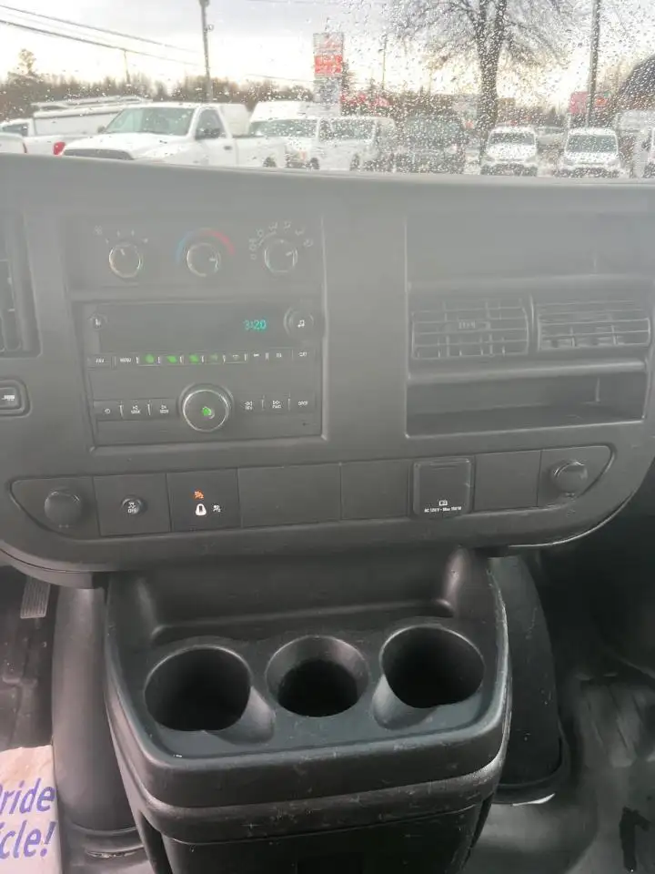 GMC Savana снимка GMC Savana