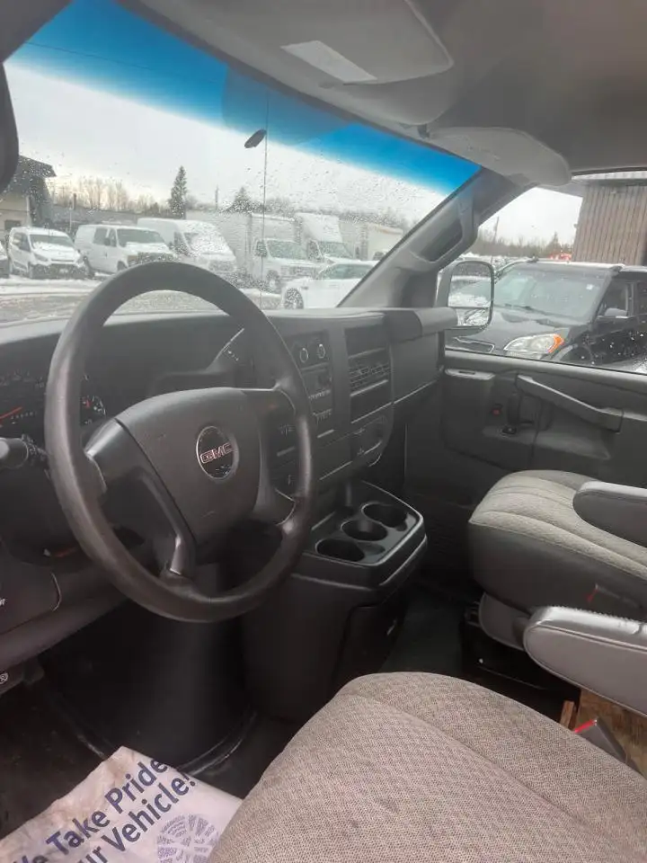 GMC Savana снимка GMC Savana
