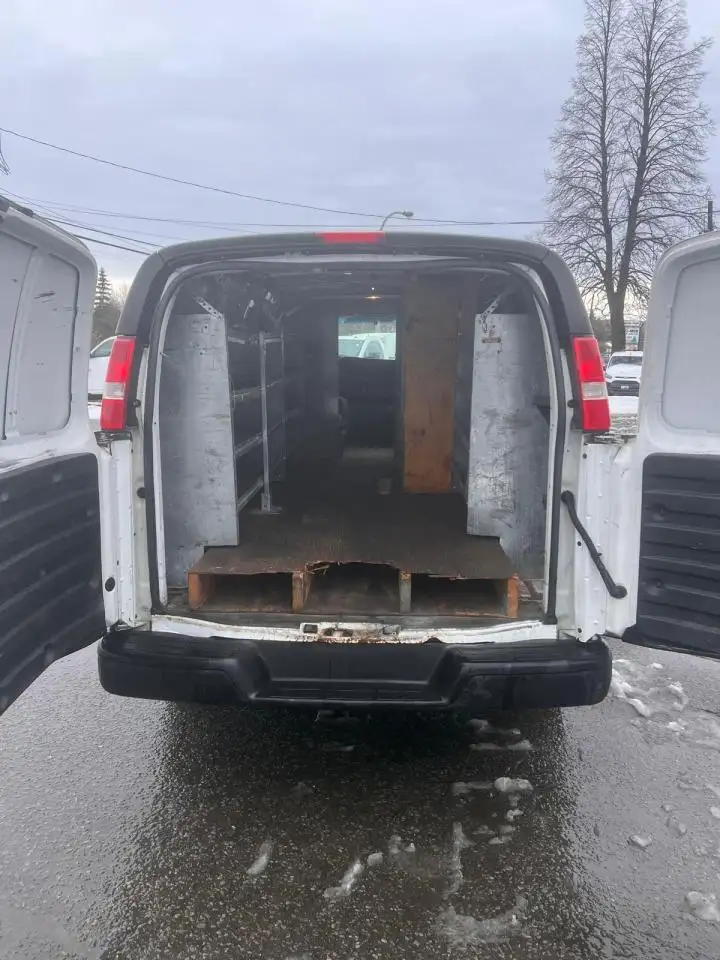 GMC Savana снимка GMC Savana