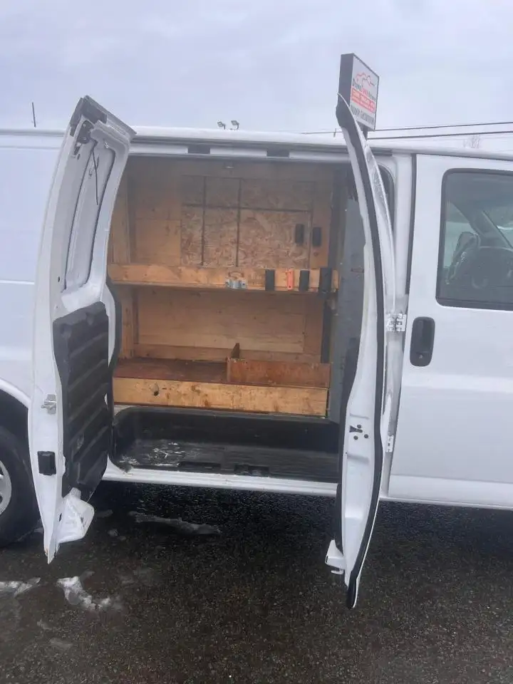 GMC Savana снимка GMC Savana
