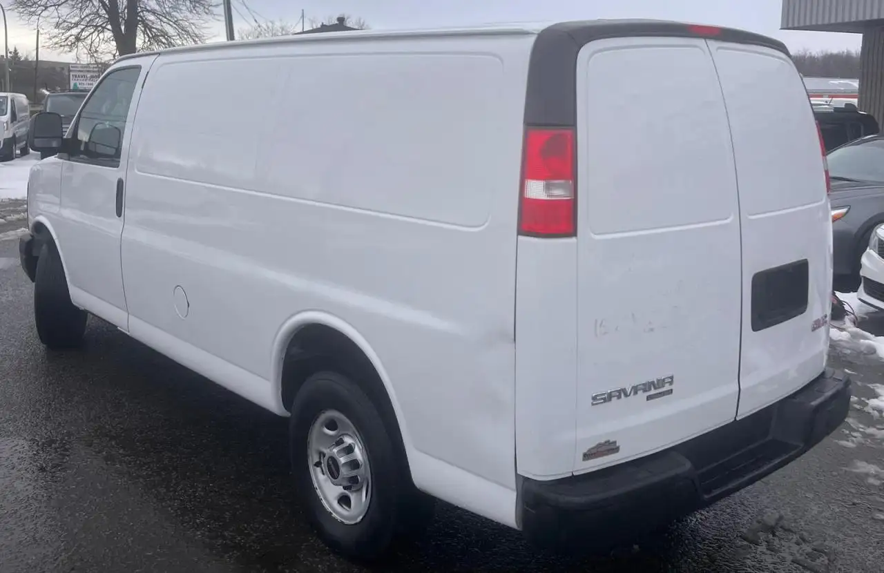 GMC Savana снимка GMC Savana