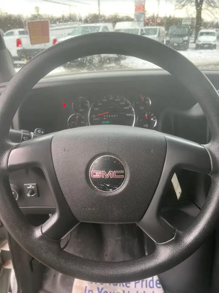 GMC Savana снимка GMC Savana