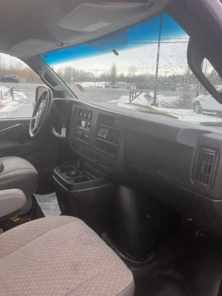 GMC Savana снимка GMC Savana