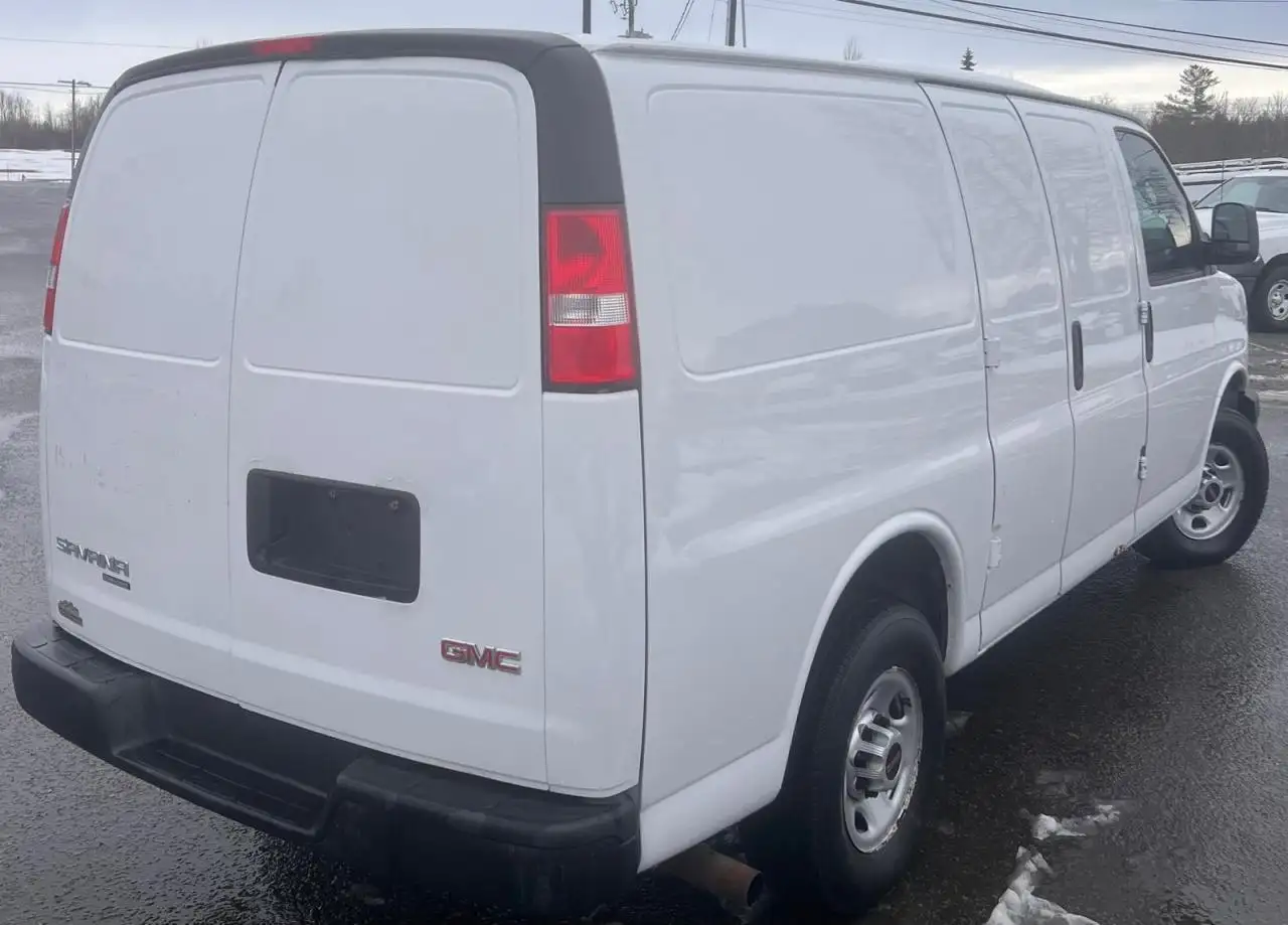 GMC Savana снимка GMC Savana