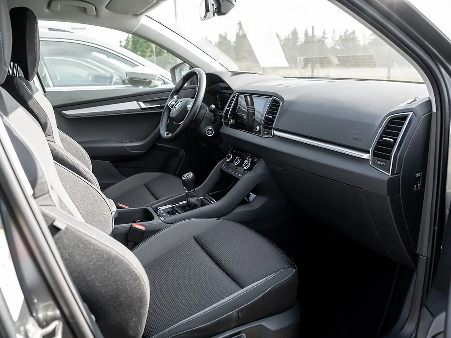 Skoda Karoq 1.5 TSI Tour AHK KAMERA PDC LED SHZ Grau - 2