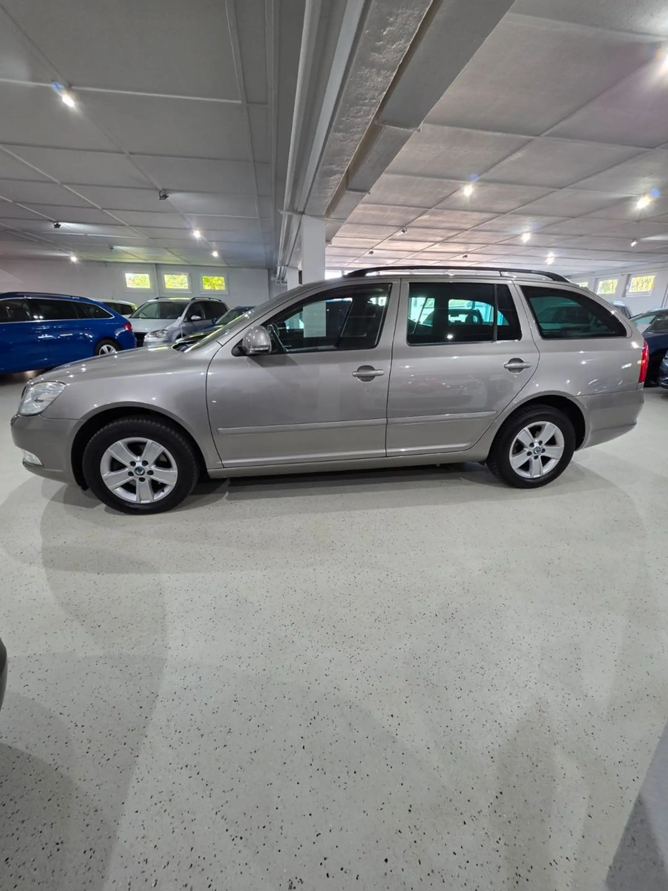 Skoda Octavia 1.6 TDI  Ambiente Combi. 1 Hand — photo 7