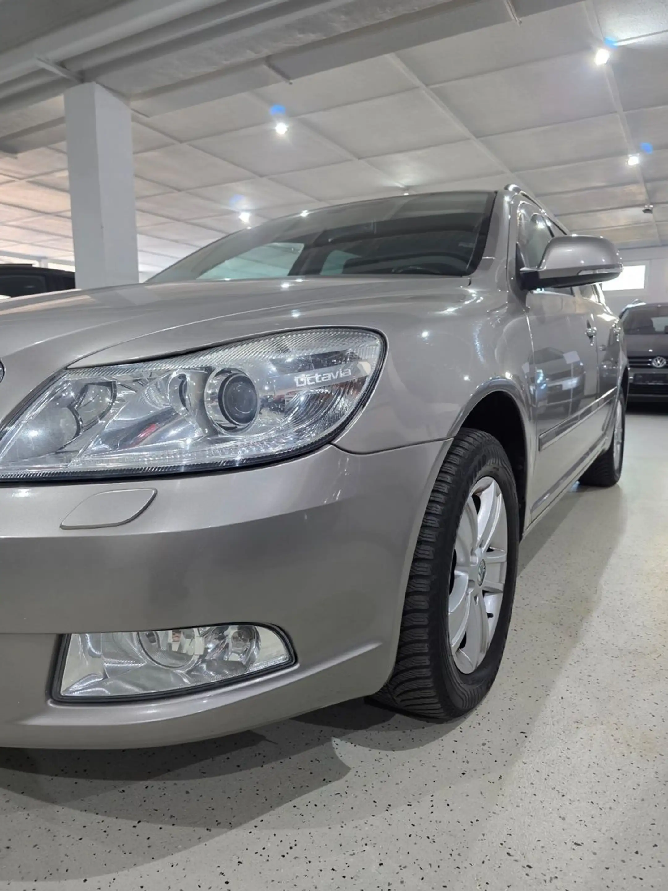 Skoda Octavia 1.6 TDI  Ambiente Combi. 1 Hand — photo 5
