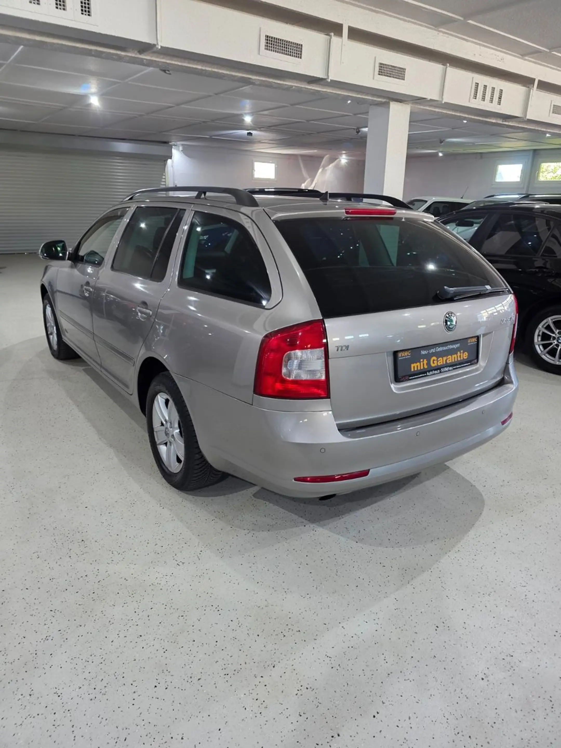Skoda Octavia 1.6 TDI  Ambiente Combi. 1 Hand — photo 8