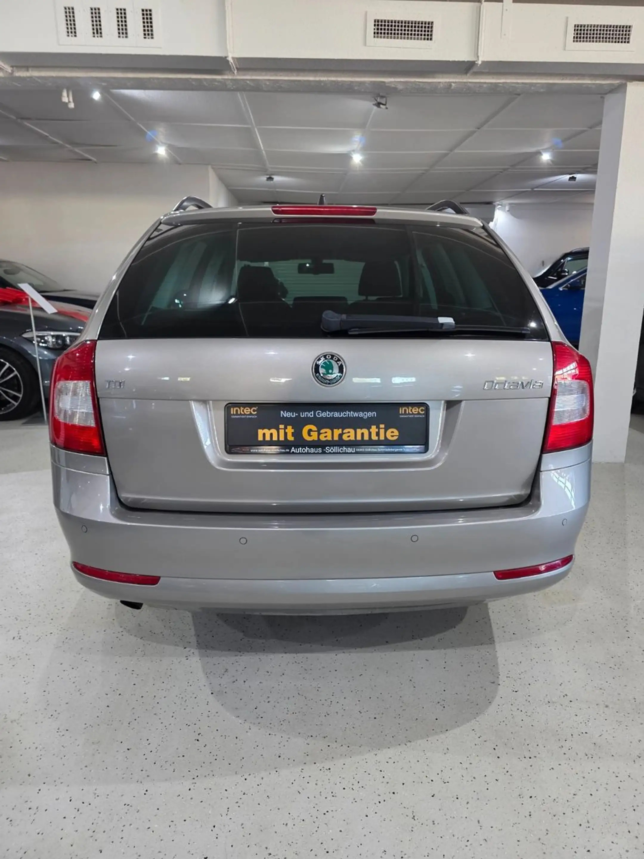 Skoda Octavia 1.6 TDI  Ambiente Combi. 1 Hand — photo 11