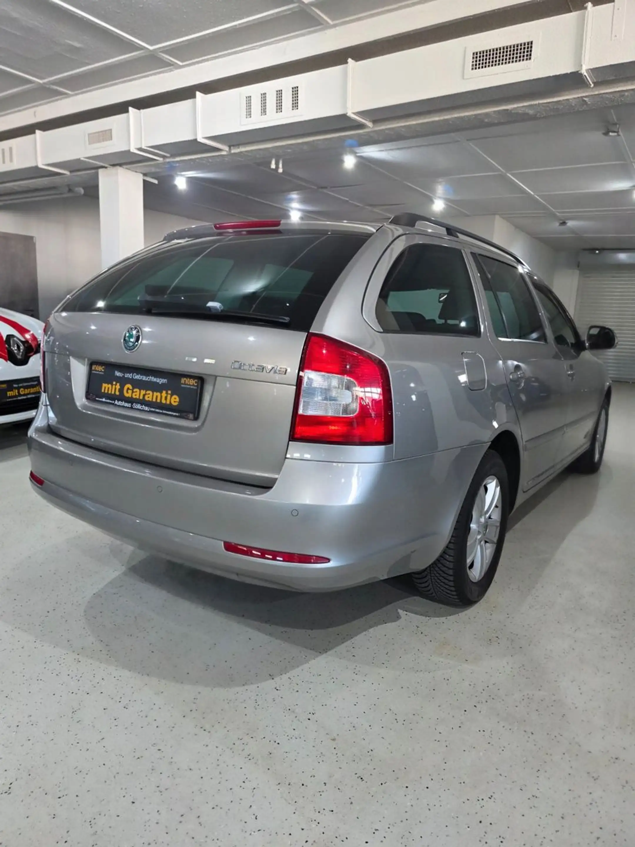 Skoda Octavia 1.6 TDI  Ambiente Combi. 1 Hand — photo 14
