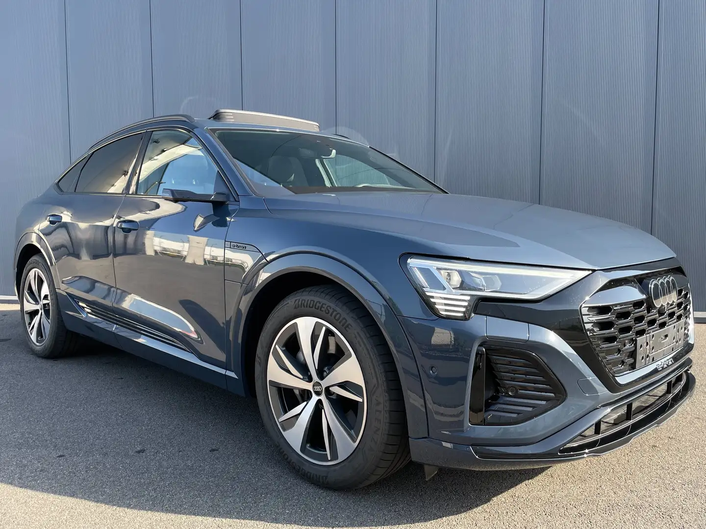 Audi Q8 e-tron Sportback 55 Quattro S-line ACC MATRIX PANO 20" Синій - 2