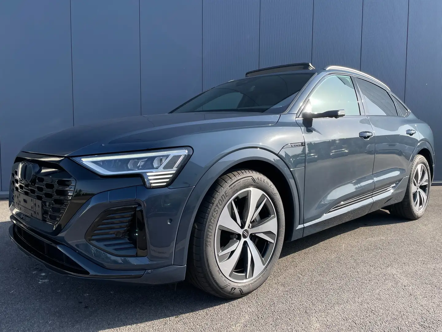 Audi Q8 e-tron Sportback 55 Quattro S-line ACC MATRIX PANO 20" Синій - 1