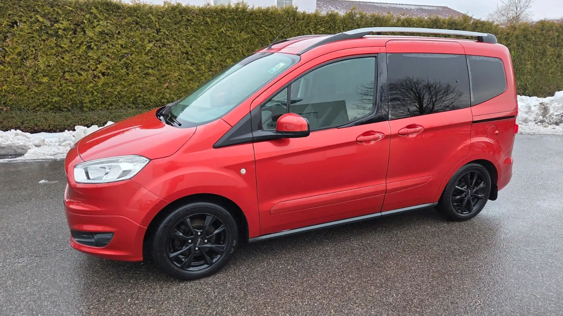 Ford Tourneo Courier 1.0 Titanium AHK Rot - 2