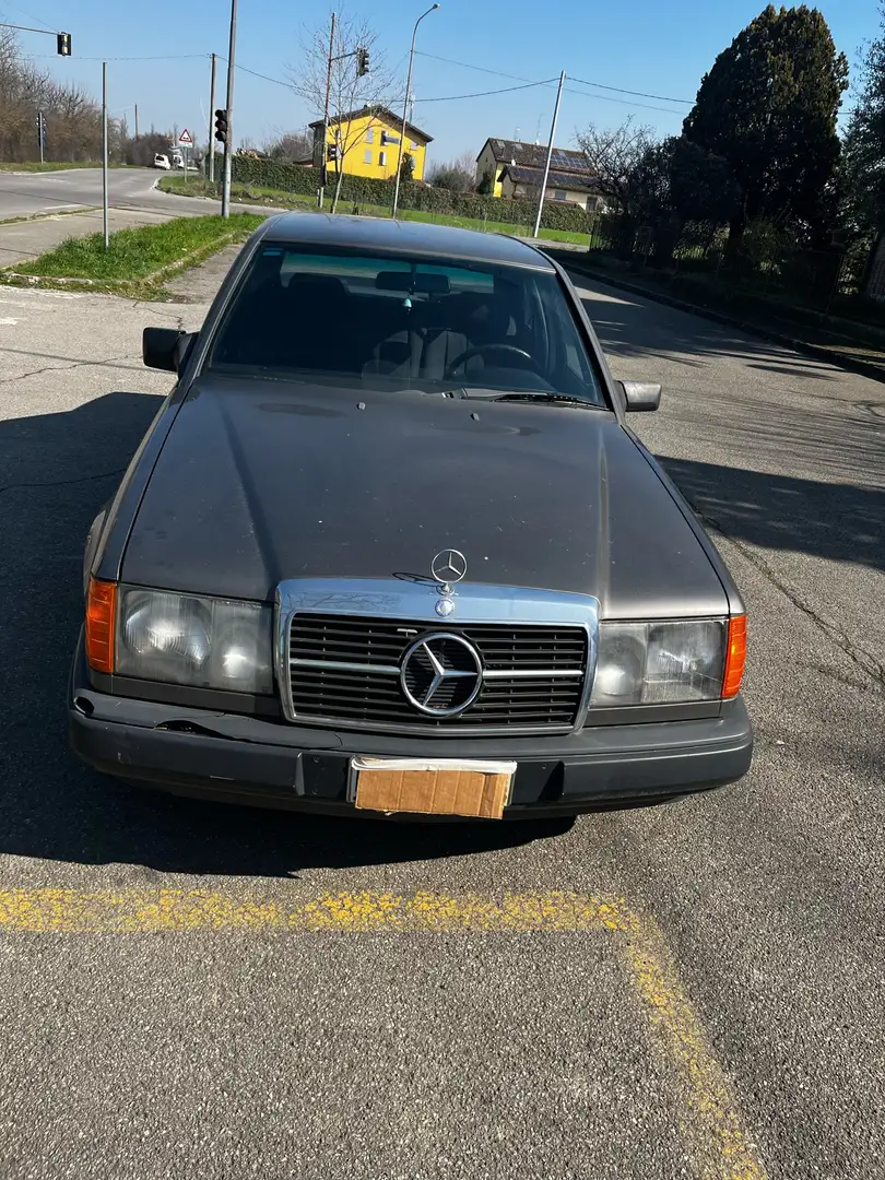 Mercedes-Benz 200 - 1