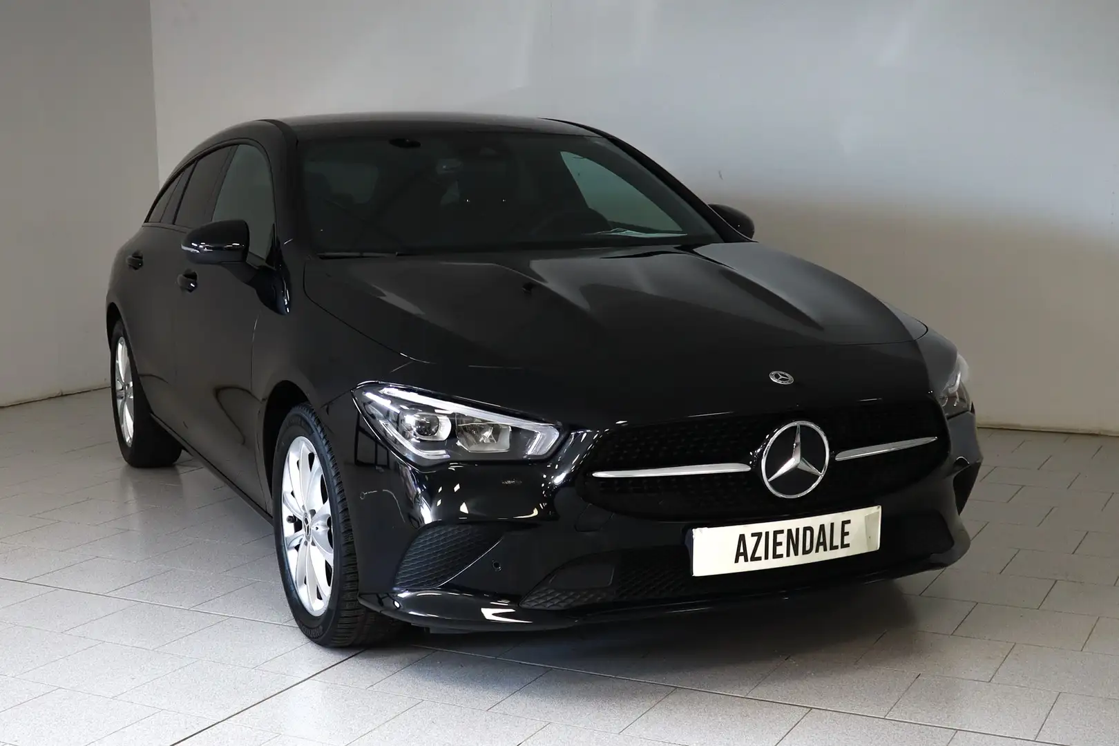 Mercedes-Benz CLA 180 SHOOTING BRAKE 180 Sport Schwarz - 2