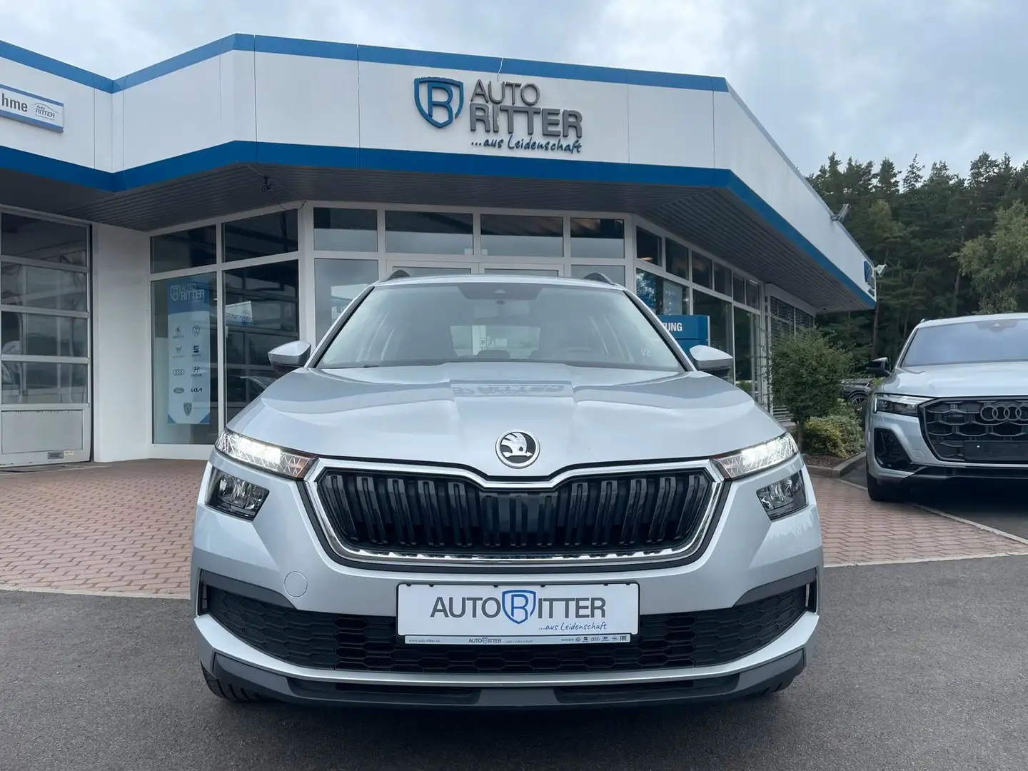 Skoda Kamiq 1.0 TSI Active 6-Gang AppleCarPlay+Andr... Grau - 2