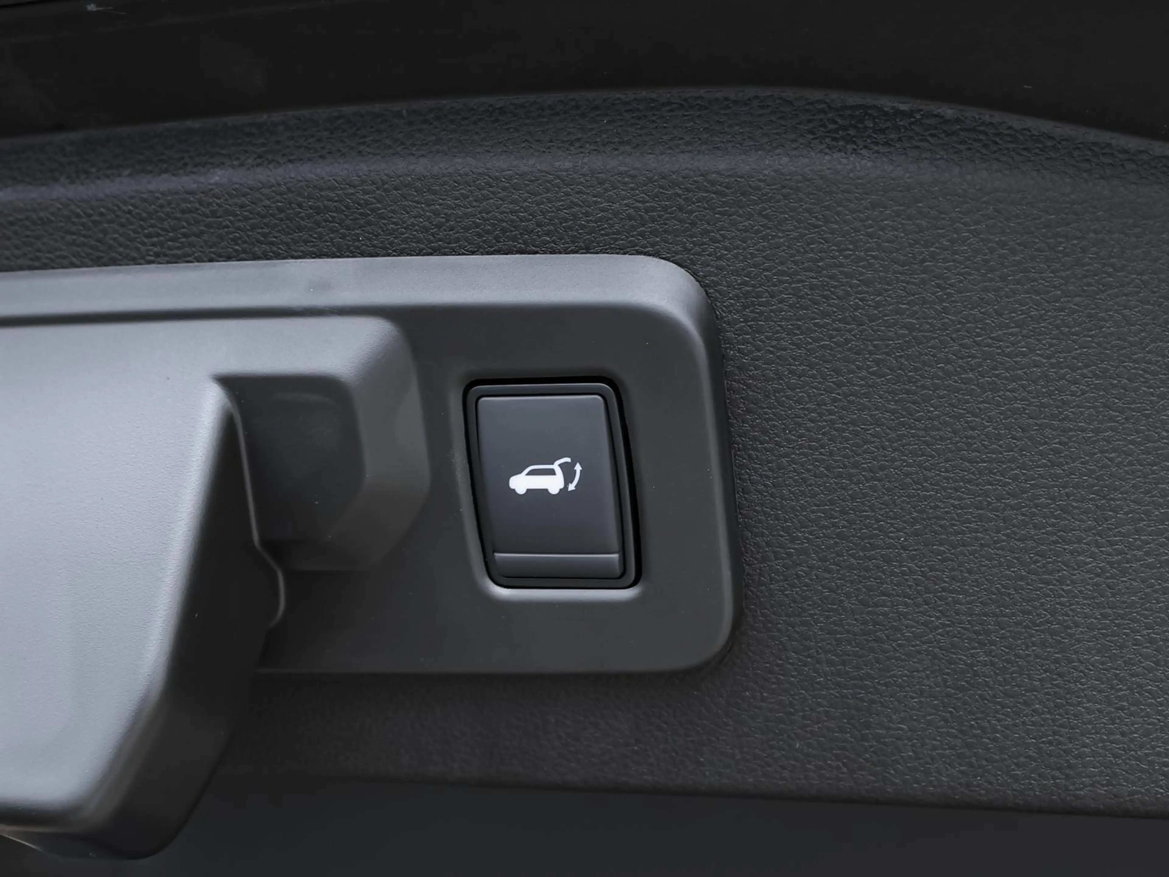 Renault Espace Iconic Full Hybrid 200 7-Sitzer PanoGD — photo 9