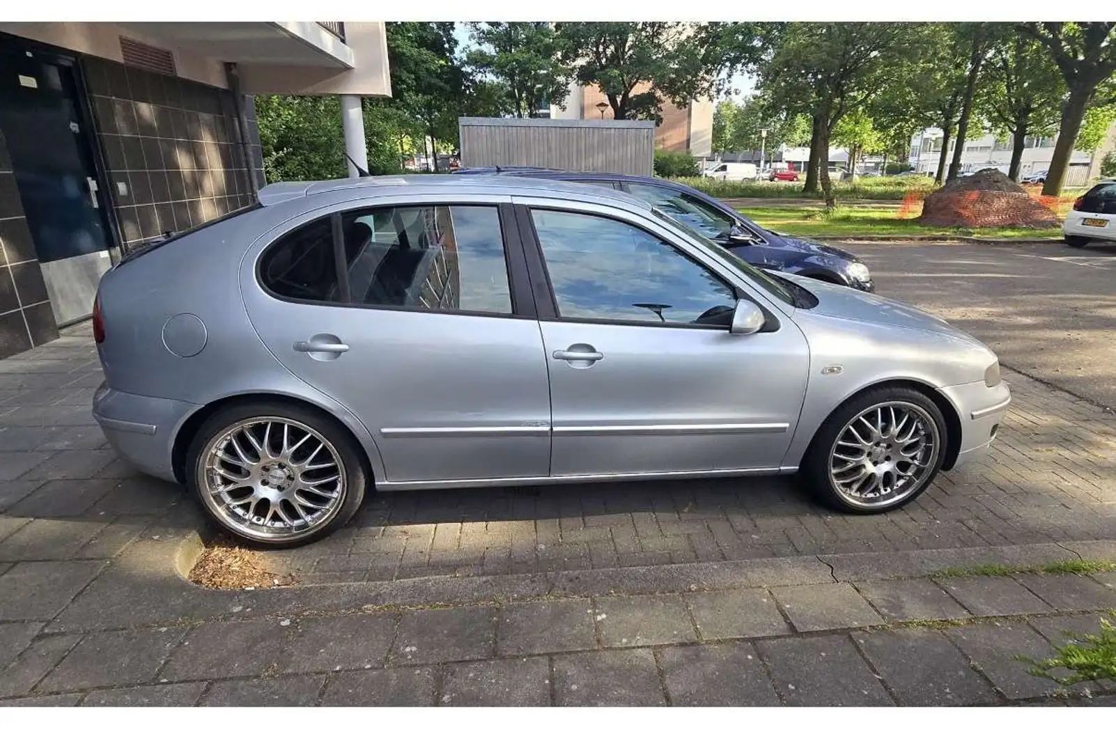 SEAT Leon 1.6-16V Sport Grijs - 1