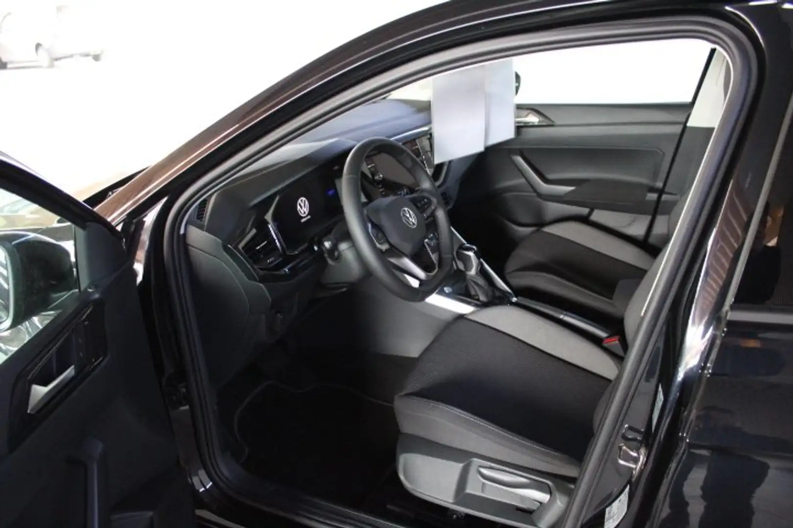 Volkswagen Taigo 1.0TSI DSG LIFE PANORAMADACH RF-KAMERA KEYLESS Schwarz - 2