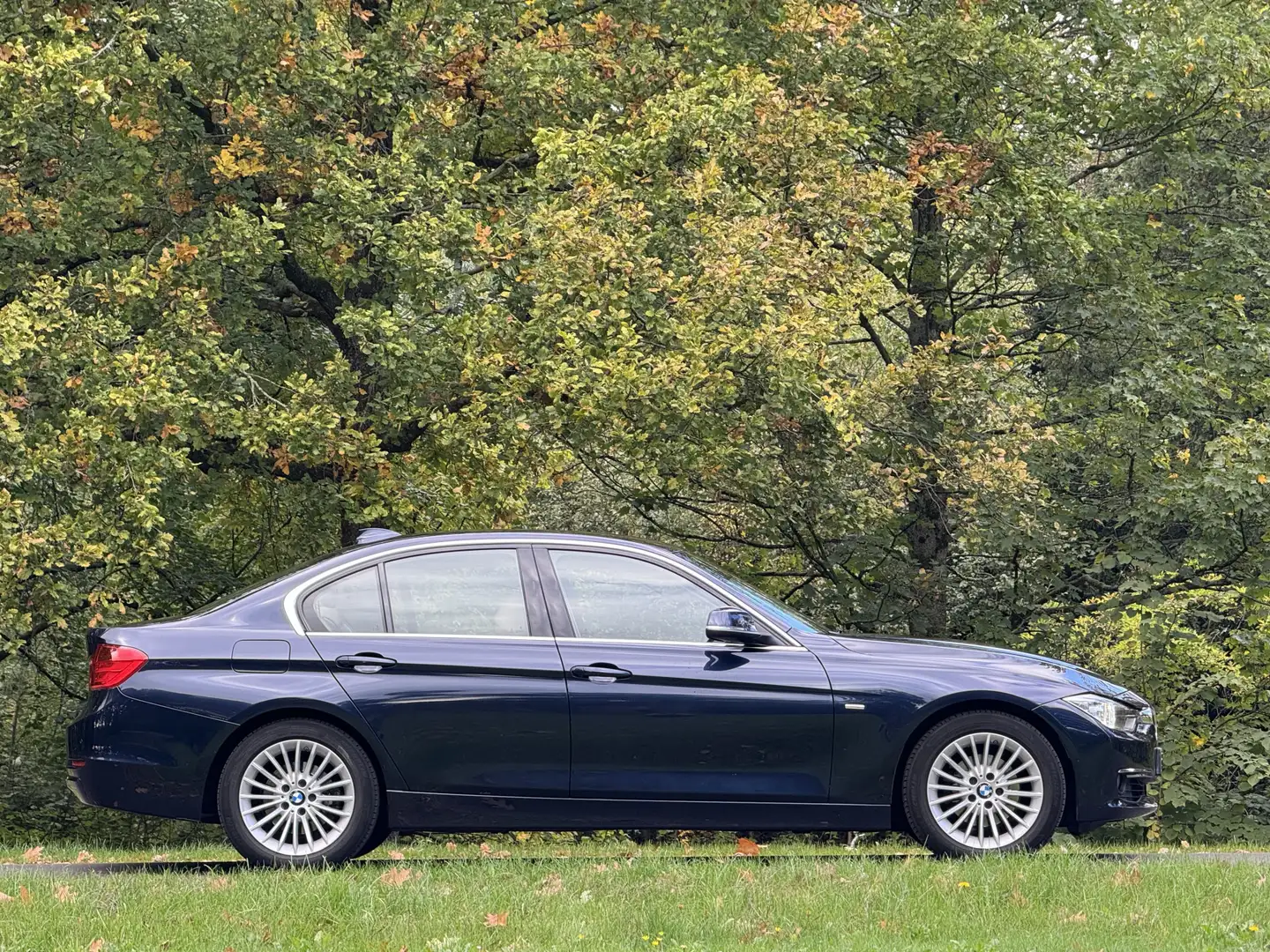 BMW 320 3-serie 320i High Executive Dealer onderhouden Blau - 2