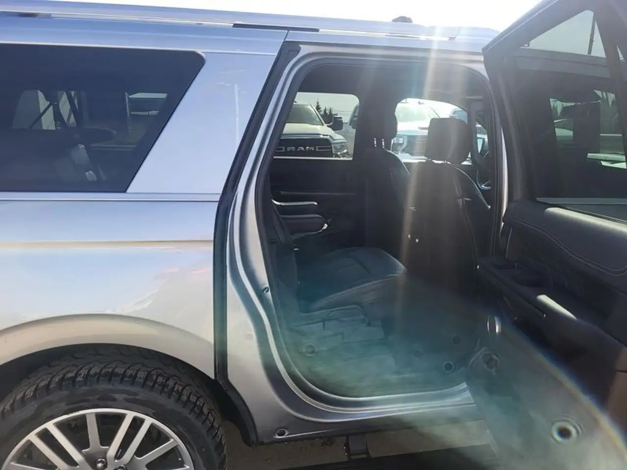 Ford Expedition снимка Ford Expedition