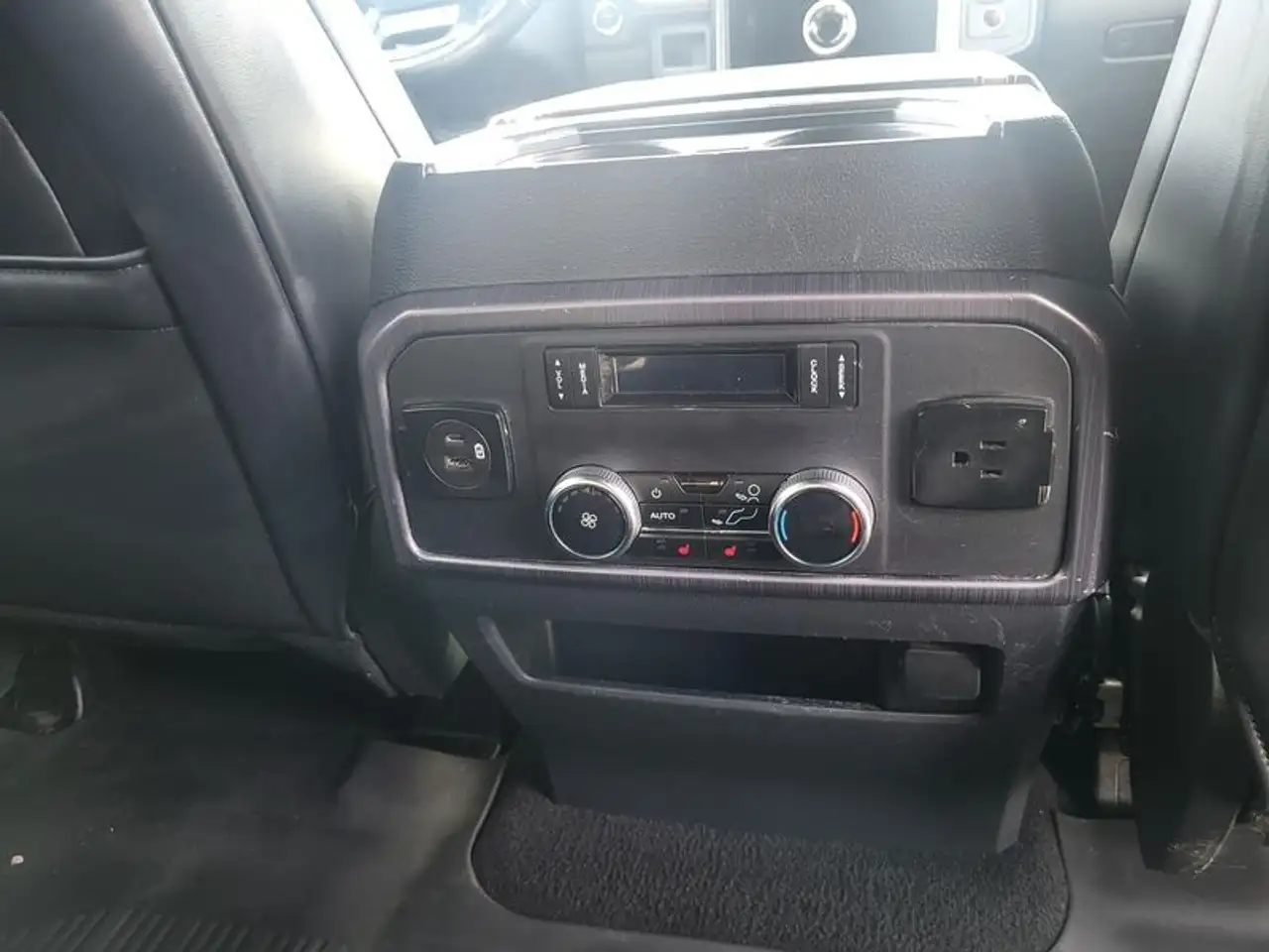 Ford Expedition снимка Ford Expedition