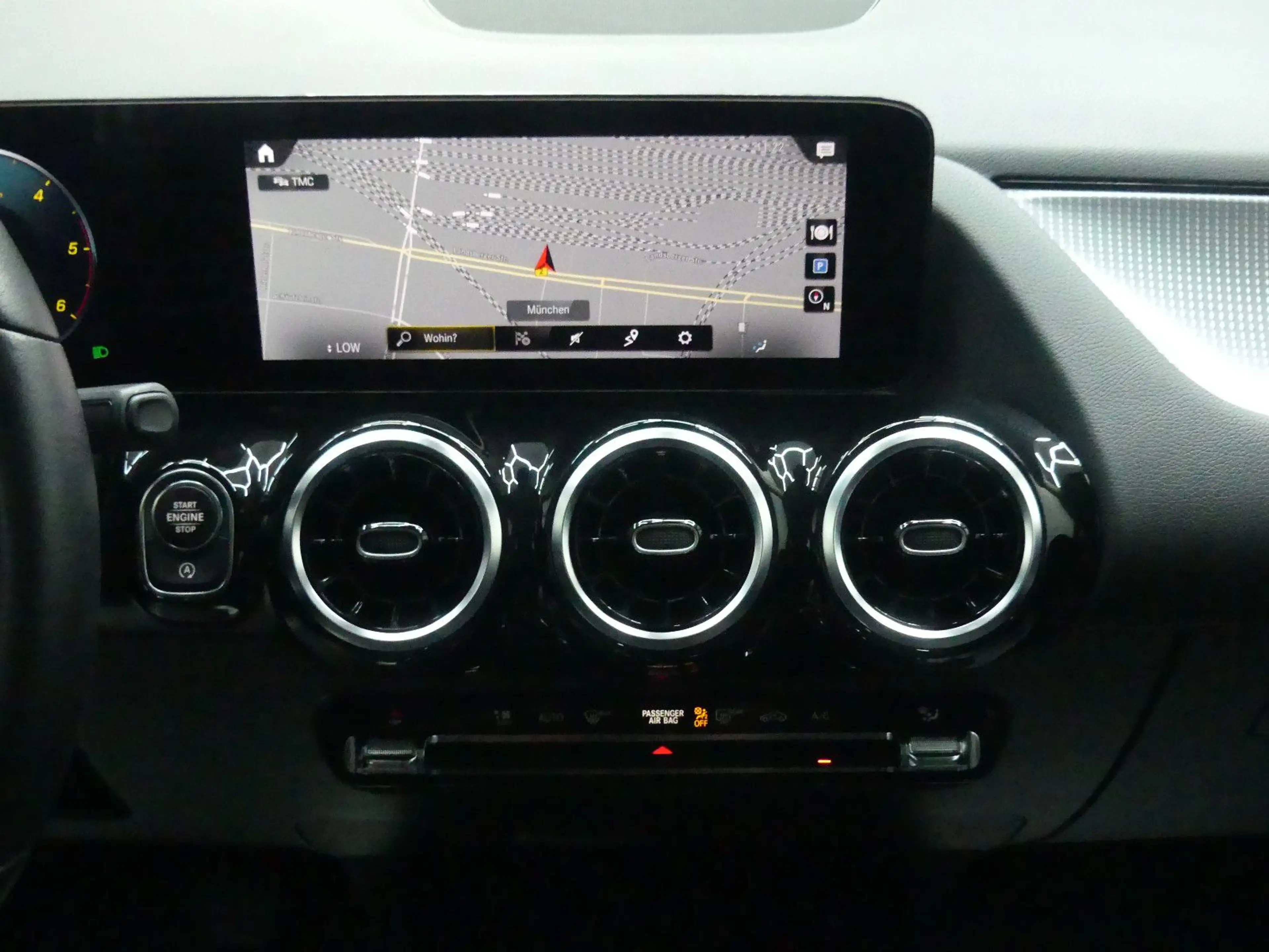 Mercedes-Benz B 200 D LED PDC MBUX AHK DAB CarPlay Android — photo 15