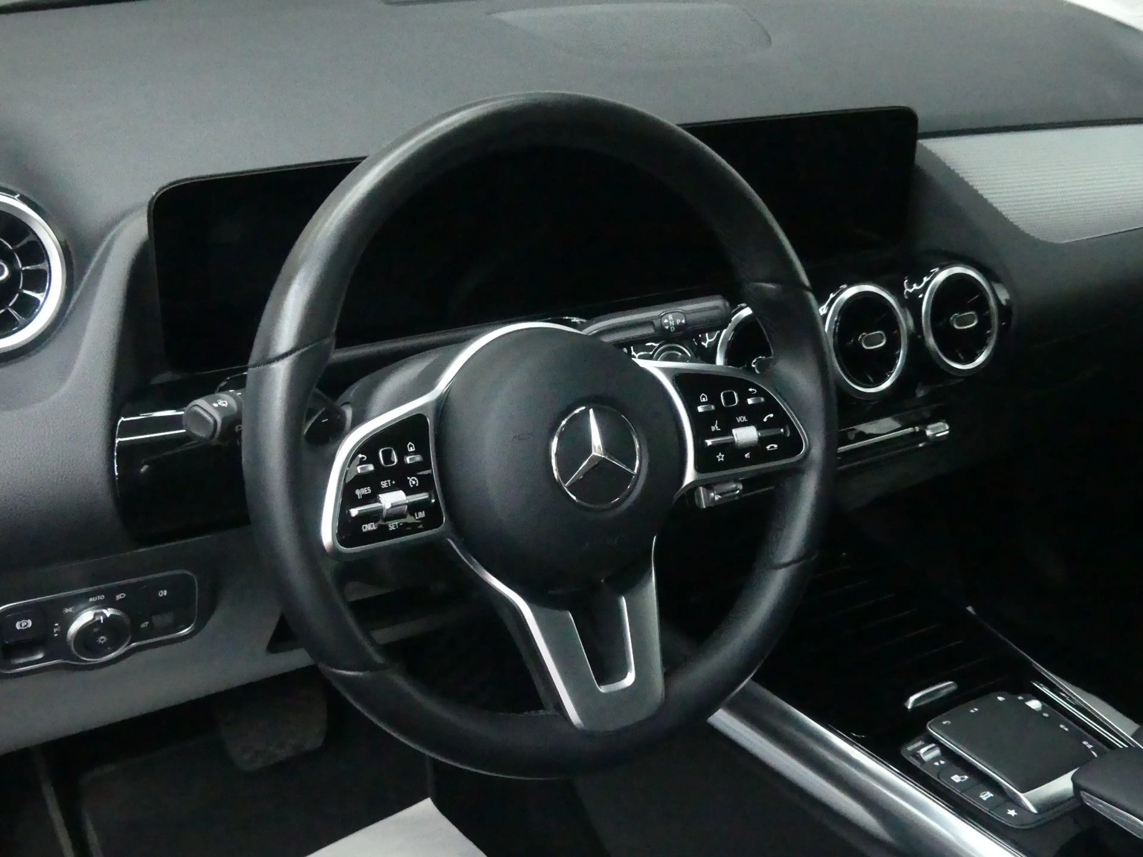 Mercedes-Benz B 200 D LED PDC MBUX AHK DAB CarPlay Android — photo 11