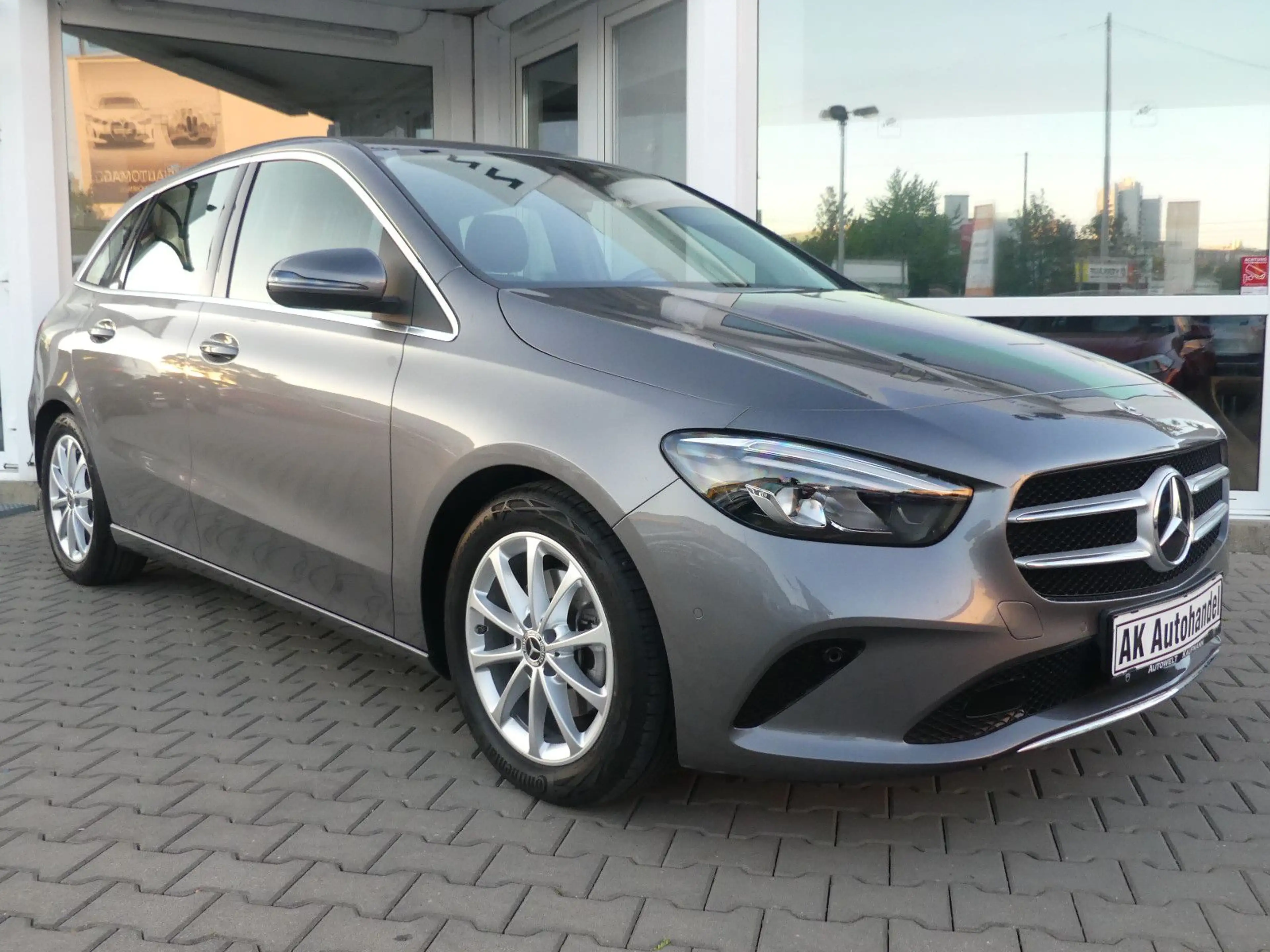 Mercedes-Benz B 200 D LED PDC MBUX AHK DAB CarPlay Android — photo 3