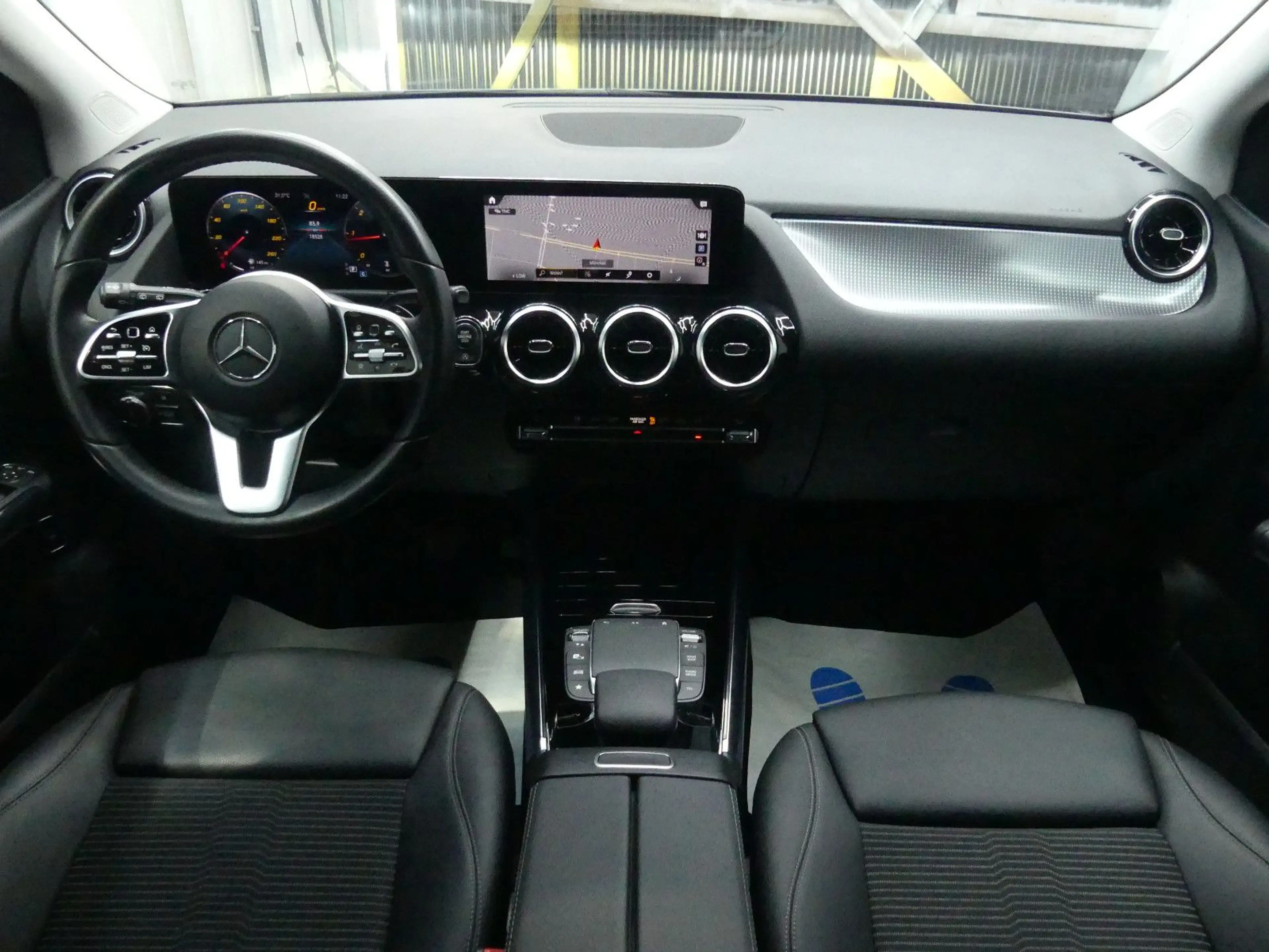 Mercedes-Benz B 200 D LED PDC MBUX AHK DAB CarPlay Android — photo 14