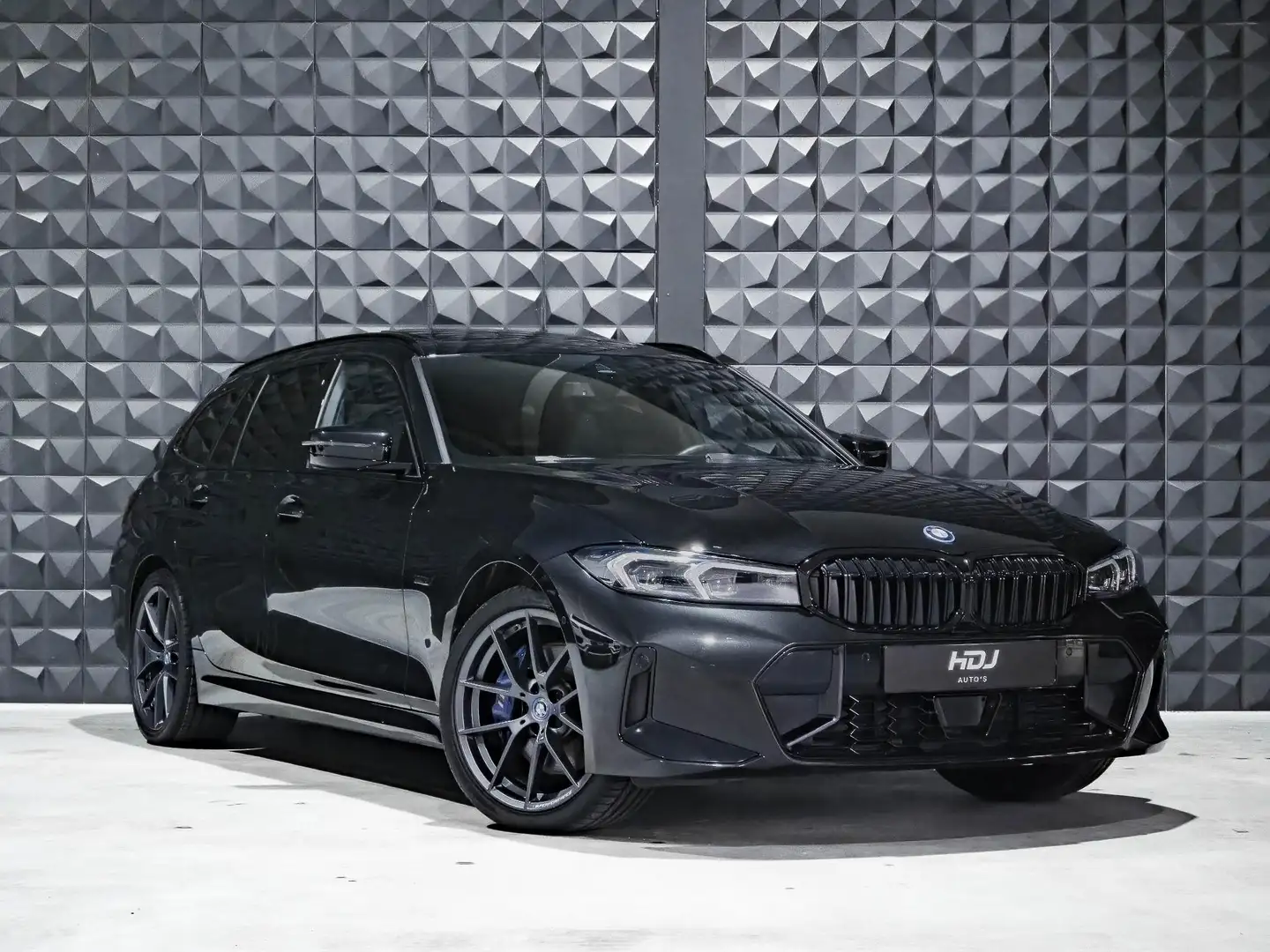 BMW 330 3-serie Touring 330e xDrive M Sport Pro | Pano | H Zwart - 2