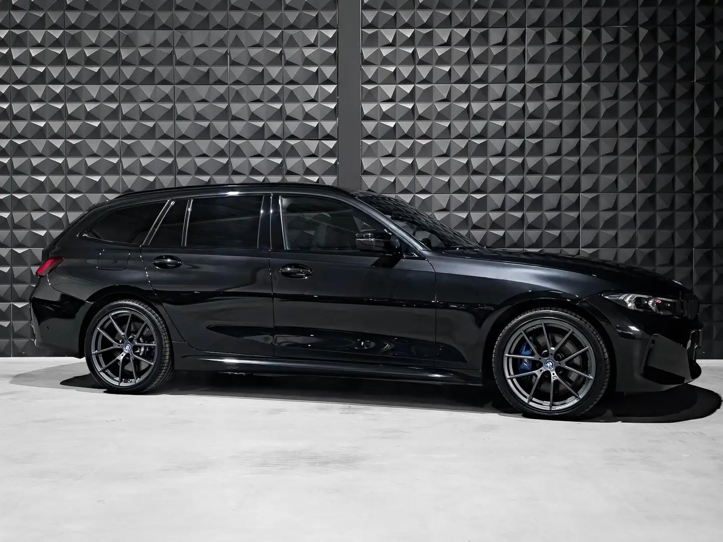 BMW 330 3-serie Touring 330e xDrive M Sport Pro | Pano | H Noir - 2