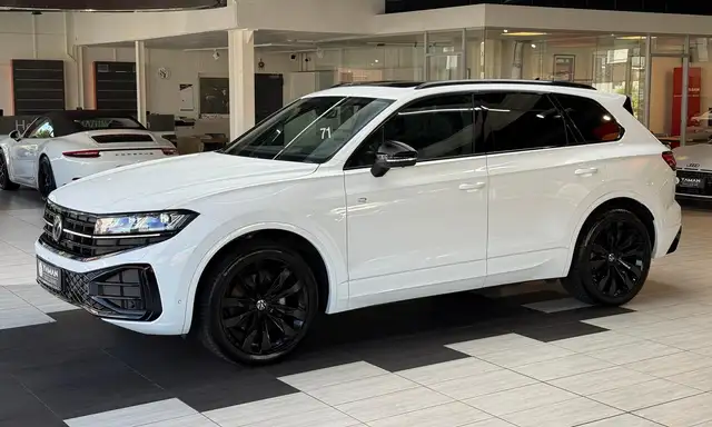 Volkswagen Touareg view 2
