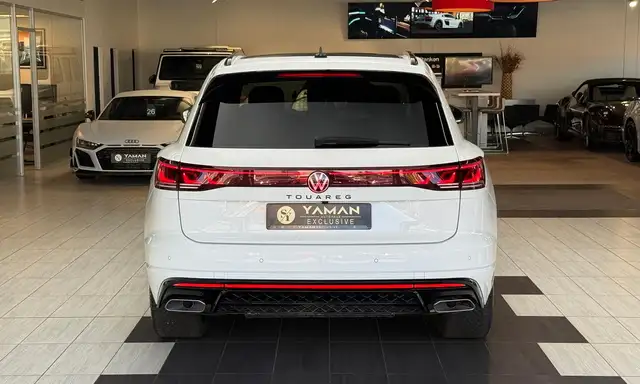 Volkswagen Touareg view 7