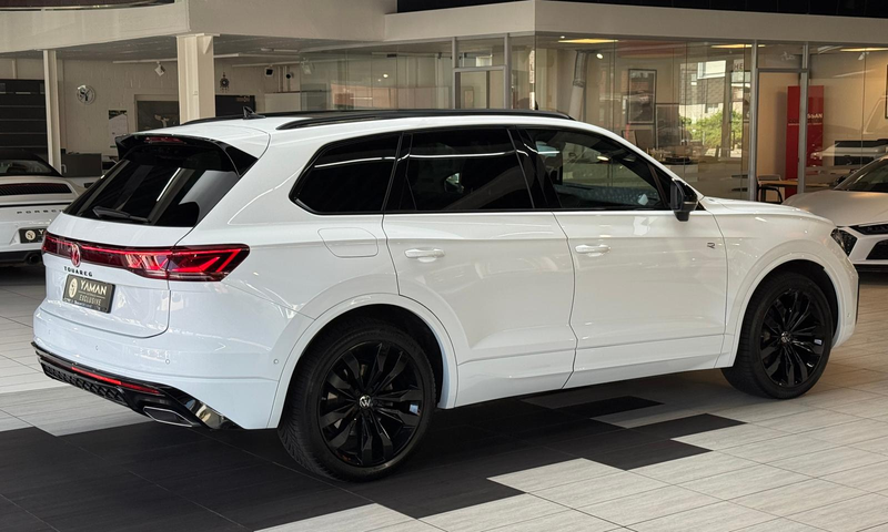 Volkswagen Touareg 3.0 TDI 4M R-Line Pano*HuD*StHzg*Massage — photo 6