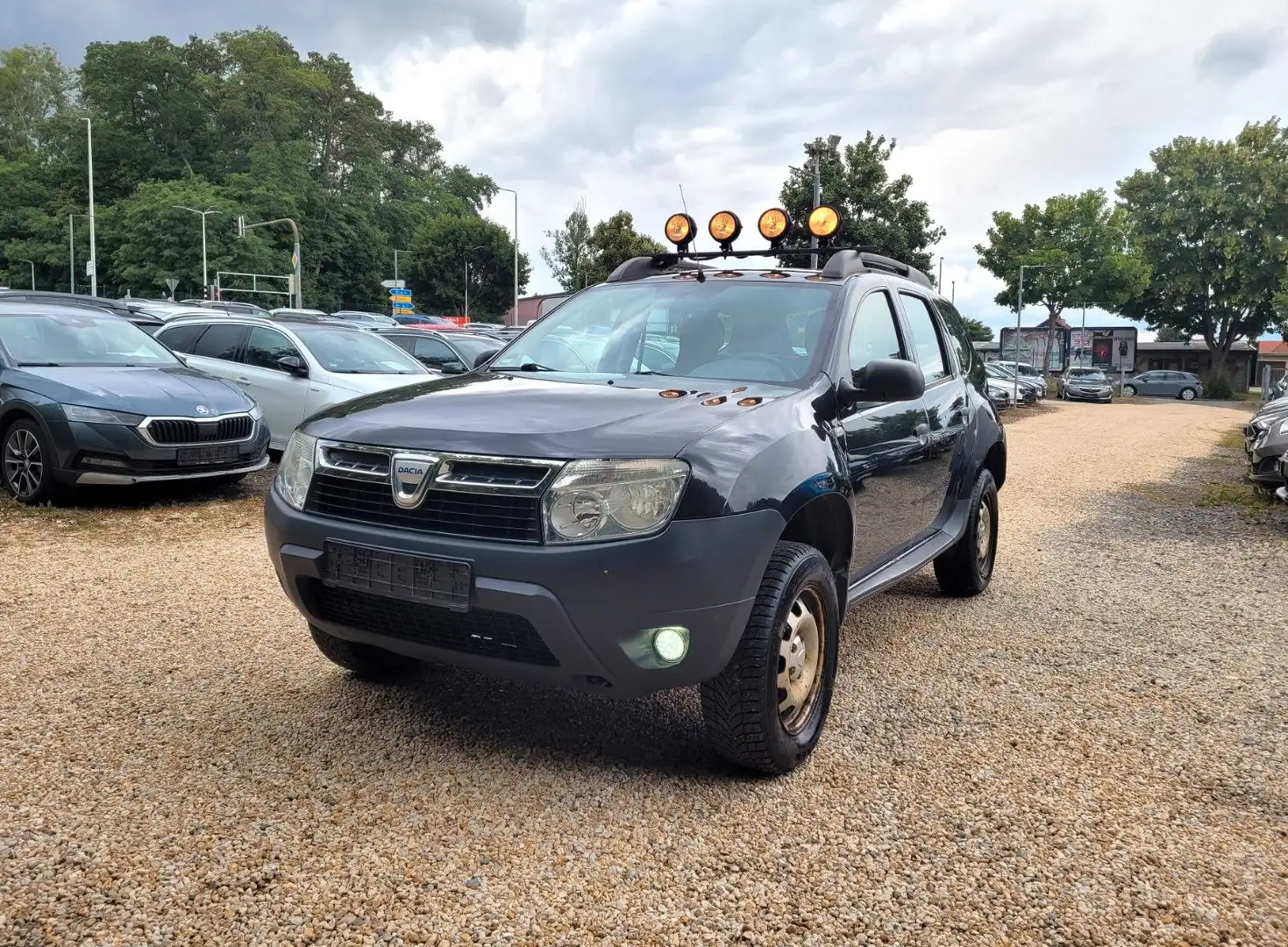 Dacia Duster I Ambiance 4x2*1.6*Euro 5*LED*M+S*AHK* Schwarz - 1