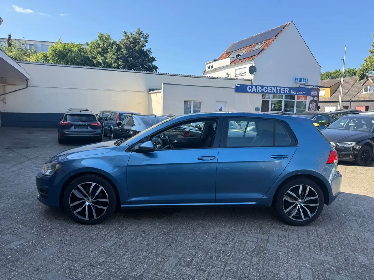 Volkswagen Golf VII Lim. Comfortline BMT*DSG*NAVI*SHZ*** Blau - 2