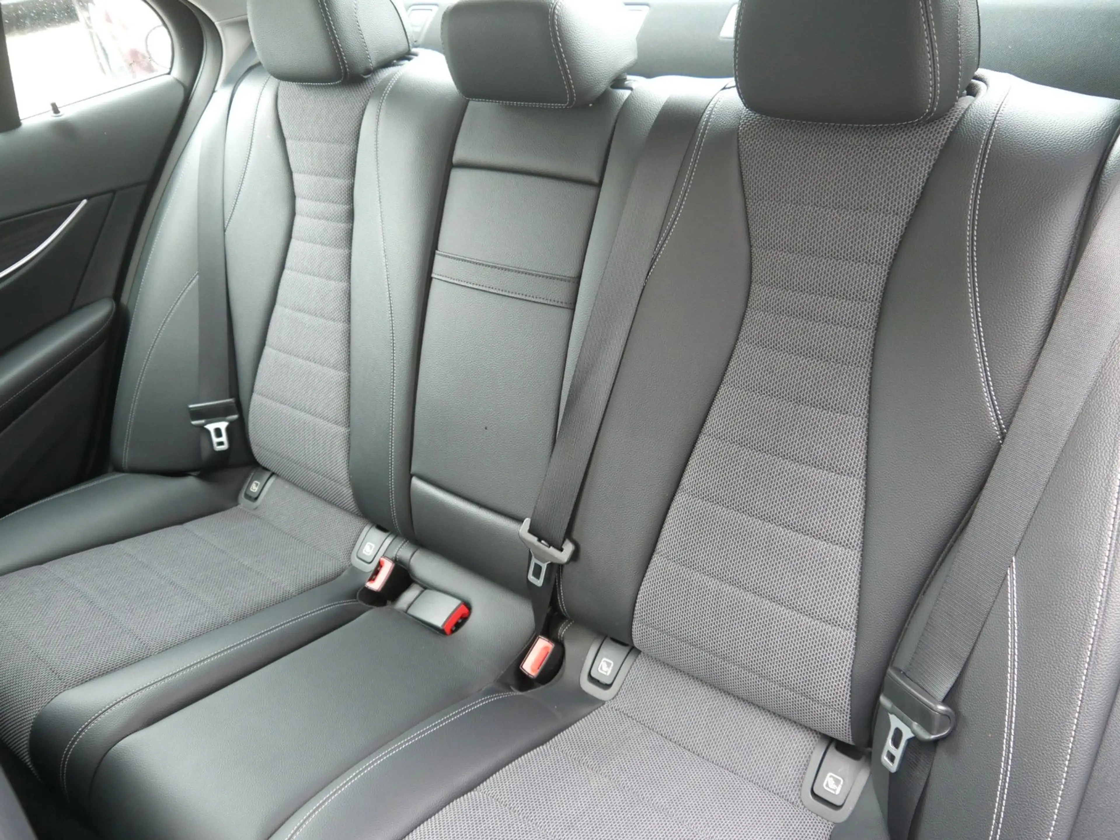 Mercedes-Benz E 350 d Lim 4M Avantgarde DISTR/WIDESCREEN/S-DACH — photo 10