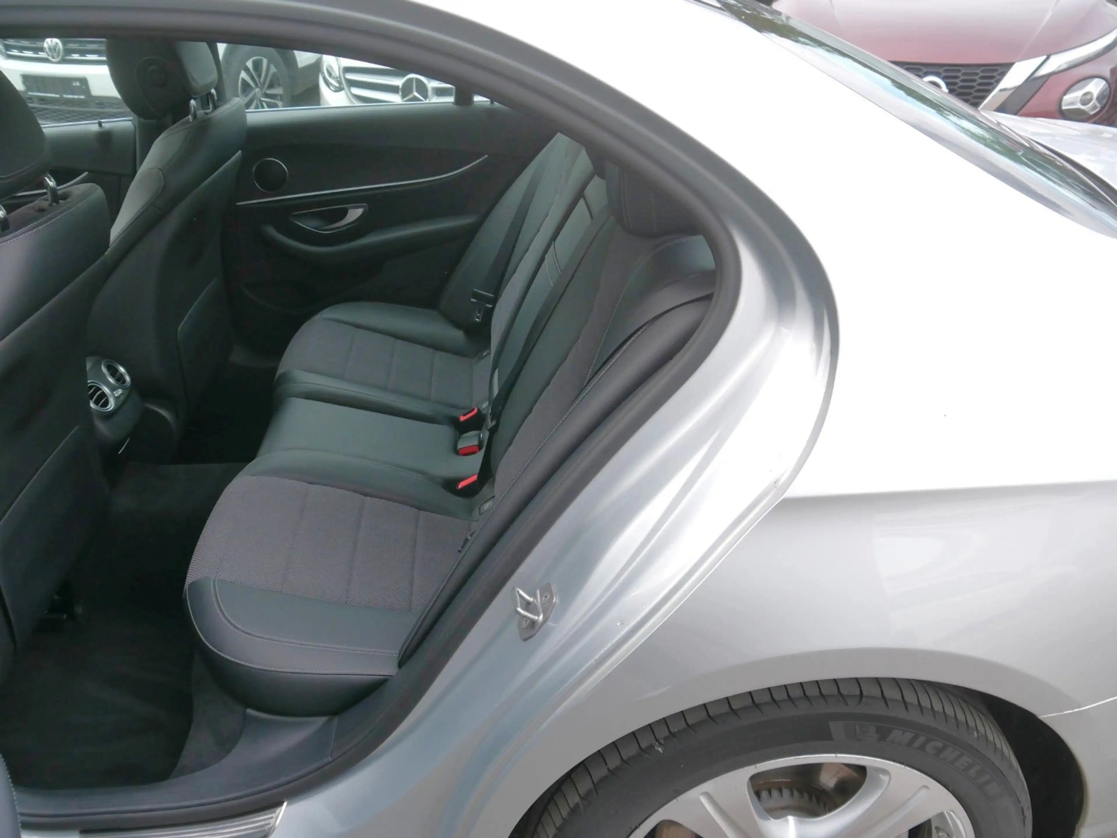Mercedes-Benz E 350 d Lim 4M Avantgarde DISTR/WIDESCREEN/S-DACH — photo 9