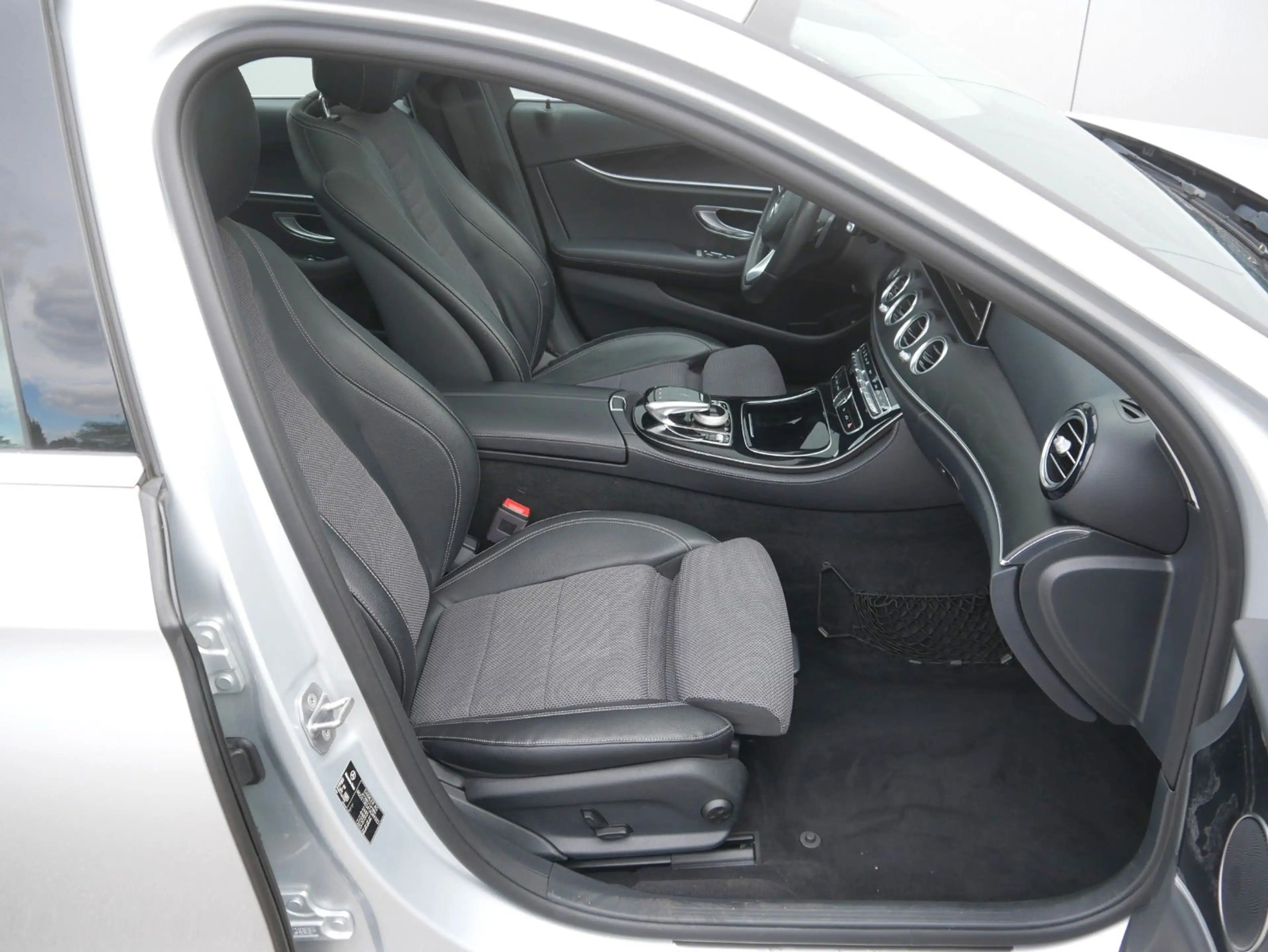 Mercedes-Benz E 350 d Lim 4M Avantgarde DISTR/WIDESCREEN/S-DACH — photo 13