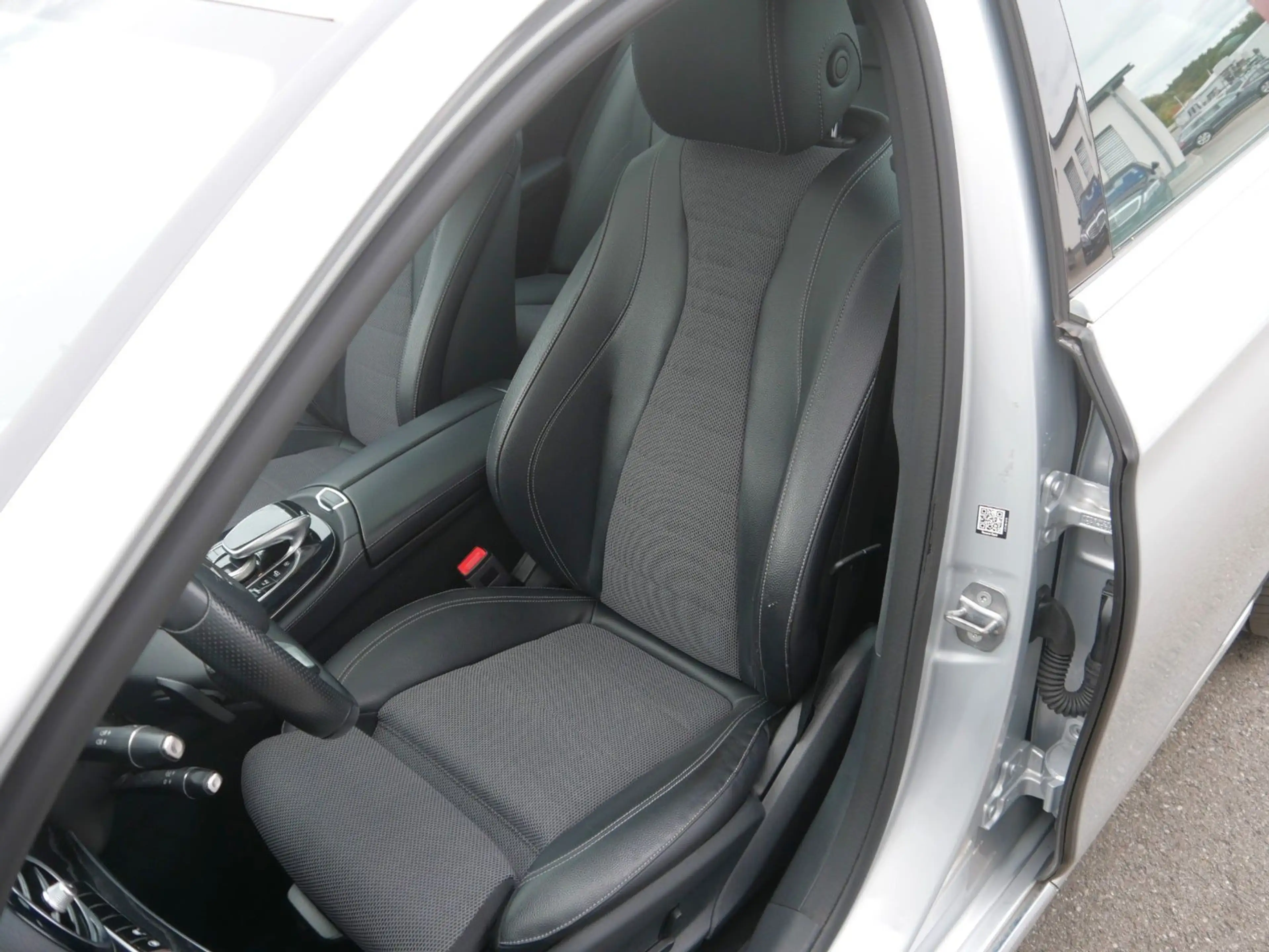 Mercedes-Benz E 350 d Lim 4M Avantgarde DISTR/WIDESCREEN/S-DACH — photo 8